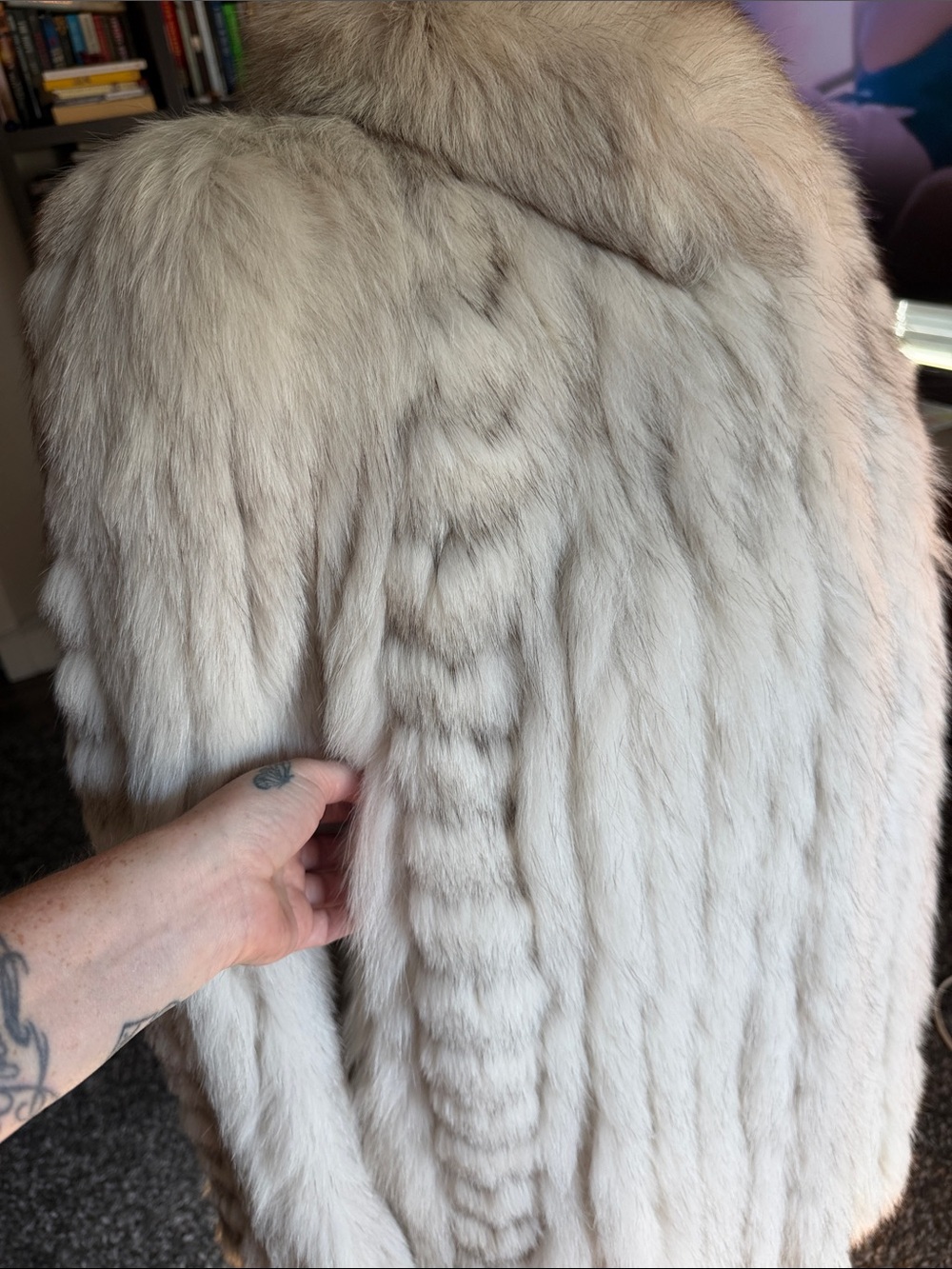 Saga Fox Vintage 1980 Luxury Silver Fox Fur Coat - Picture 11 of 17